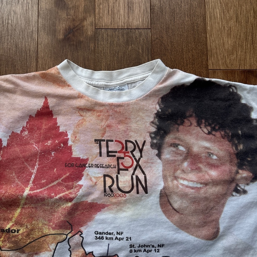 Vintage 2005 Terry Fox 25th Anniversary all over print graphic tee - Picture 5 of 10